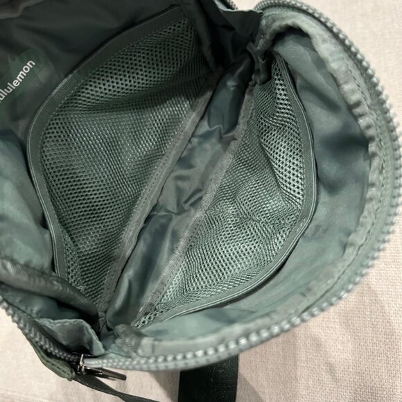 Lululemon Everywhere Belt Bag Large 2L - Grey Eucalyptus - Picture 5 of 7